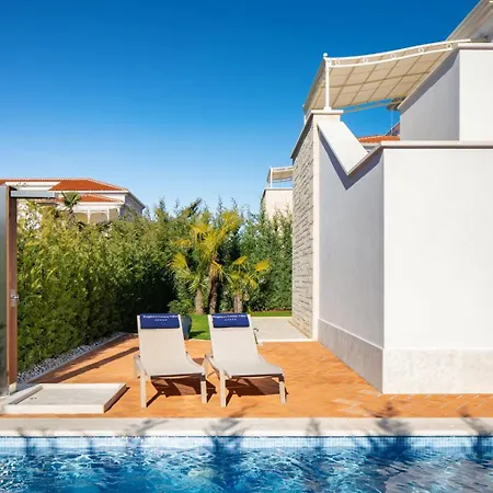 Villa Family Claretta With Pool And Grill In Porec