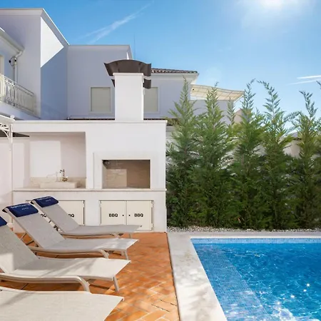 Villa Family Claretta With Pool And Grill In Porec Tar-Vabriga