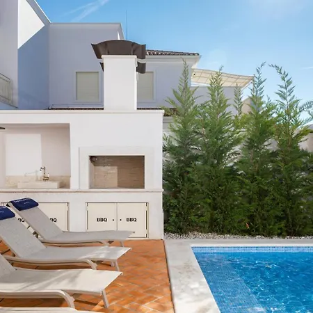 Villa Family Claretta With Pool And Grill In Porec